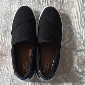 TOMS womens Shoes Size 7.5